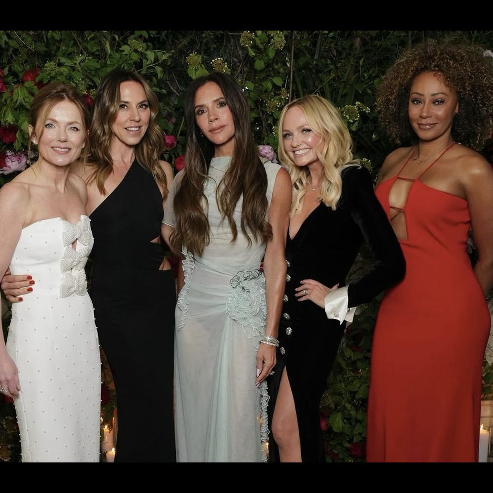 Вікторія Бекхем розпалює ажіотаж навколо возз'єднання Spice Girls: «Заманливо»