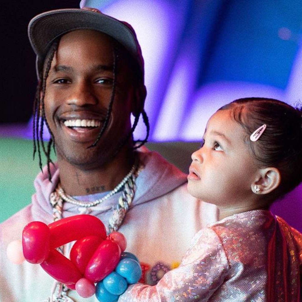 Тревіс Скотт забороняє своїм дітям користуватися ШІ: «Спочатку мозок має навчитися думати самостійно»