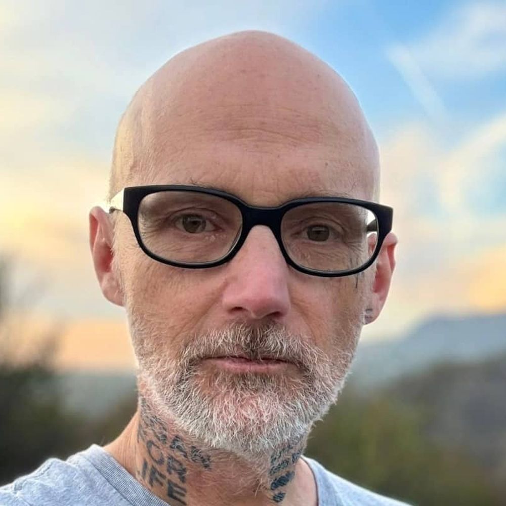 Мобі презентував «This Was Never Meant For Us» з нового альбому «future quiet»